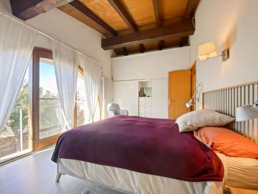 Maison avec grand jardin et loft indépendant au coeur du village