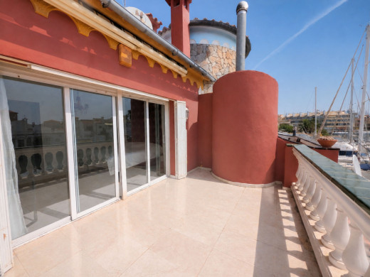 House with a 14-metre mooring before the bridges, in Empuriabrava