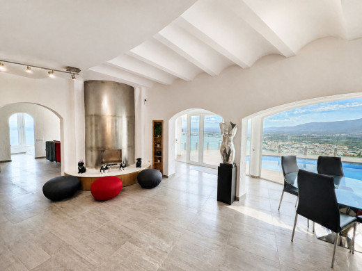 Villa excepcional con vistas panorámicas y total privacidad en Roses
