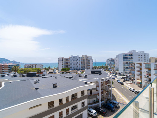 Atico de obra nueva cerca del mar