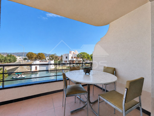 Appartement 2 chambres, vue canal, parking en sous sol