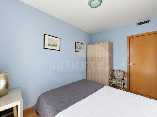Piso de dos habitaciones, piscina comunitaria y aparcamiento privado