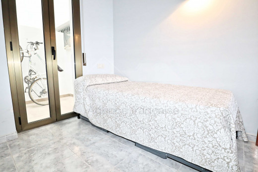 3 habitaciones, primera línea, vista mar, piscina y parking