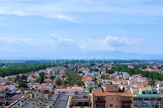 1ère ligne mer avec grande terrasse et 2 chambres