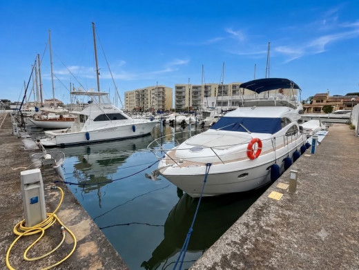 Appartement avec grande terrasse et amarre privée à Santa Margarida