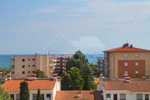 Apartamento vistas mar y montaña cerca de la playa con parking