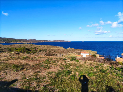 Parcelle de 573 m2 pour construire, avec vue sur le Cap de Creus et la mer.