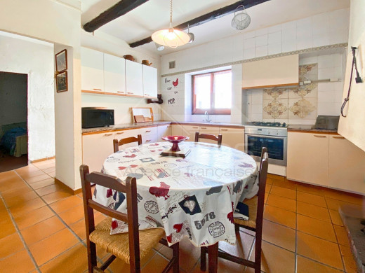 Maison traversante au coeur du village de Vilamaniscle, Espagne