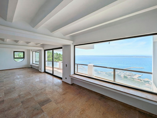 Villa with 180º sea views for sale in Roses, to renovate