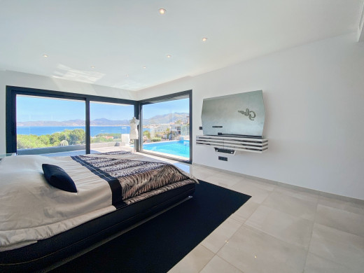 Luxury villa with impressive sea views on the first line in Llançà