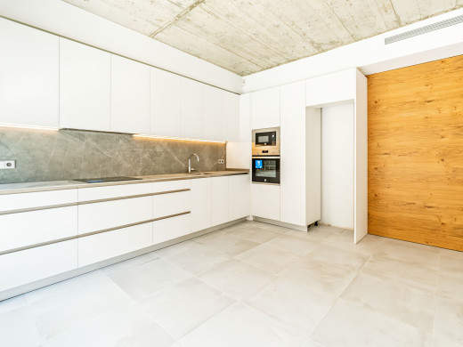 Grande maison neuve avec ascenseur au cœur de Figueres
