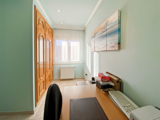 Haus mit Pool, Garten und Garage in Vilamalla