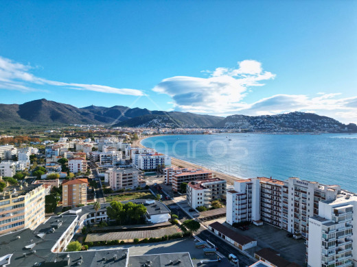 Neue Wohnung, 400m vom Strand entfernt in Roses