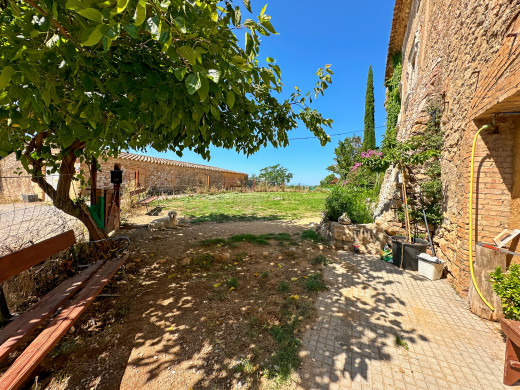 Traditional Catalan masia for sale in L'Escala, Costa Brava