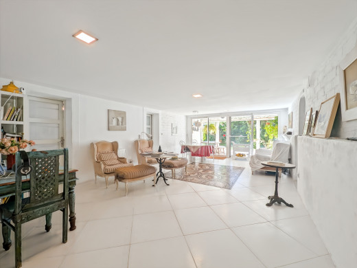 Propiedad con encanto en Pau: 9500 m², piscina, naturaleza y vistas