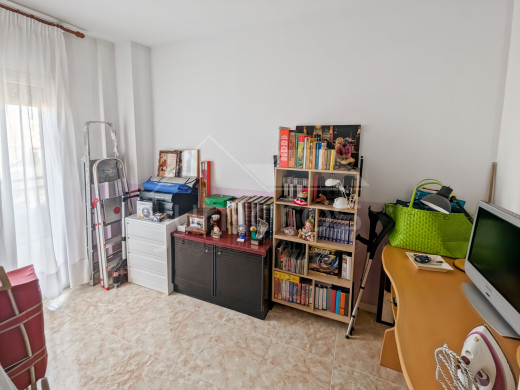 3-bedroom flat with terrace and unobstructed views in Figueres