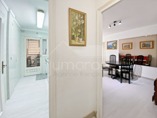 Apartment with a terrace in the centre of Roses, close to the beach