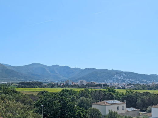 Maison avec 2 garages, grand terrain et sous-sol à La Garriga, Roses