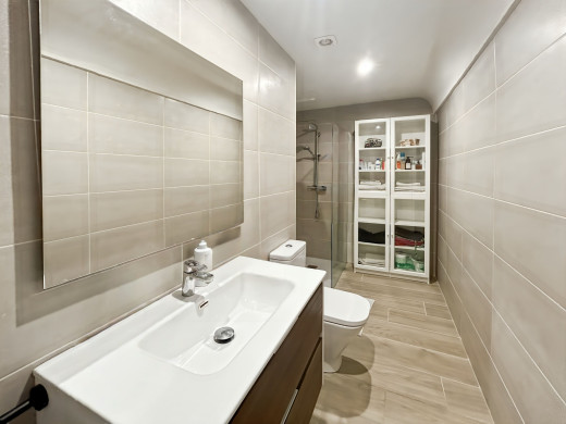Apartamento dúplex con terraza y garaje en el corazón del Alt Empordà