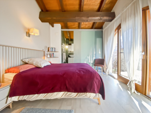 Maison avec grand jardin et loft indépendant au coeur du village