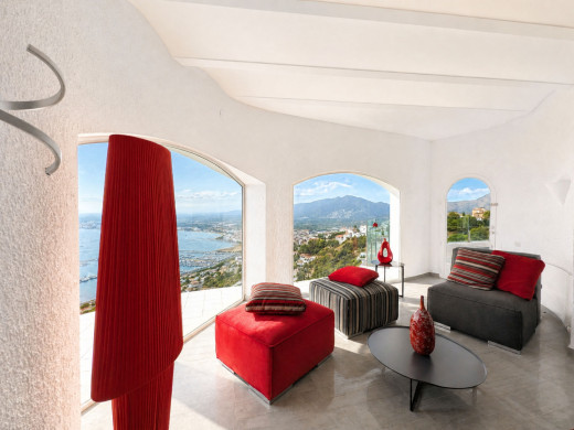 Villa excepcional con vistas panorámicas y total privacidad en Roses