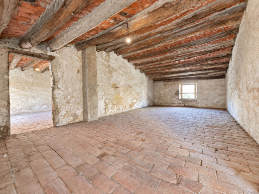 Village house to renovate opposite Bellcaire d’Empordà Castle