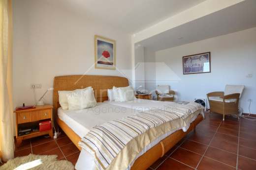 Superbe duplex avec 4 chambres, piscine, terrasse et garage