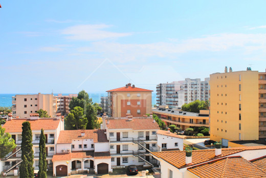 Apartamento vistas mar y montaña cerca de la playa con parking