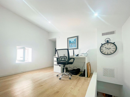 Immeuble avec appartement et restaurant en vente à Roses
