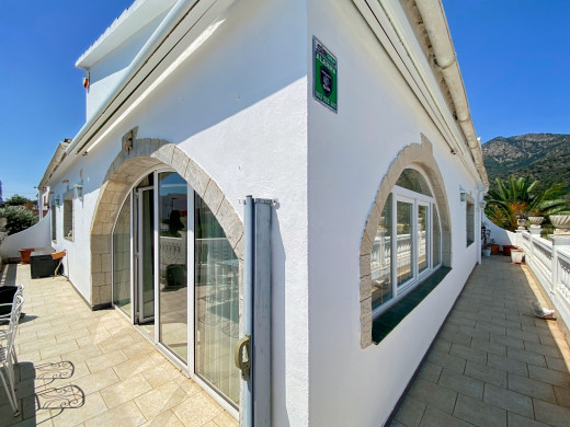 Belle maison avec piscine dans un quartier calme à Mas Boscà, Roses