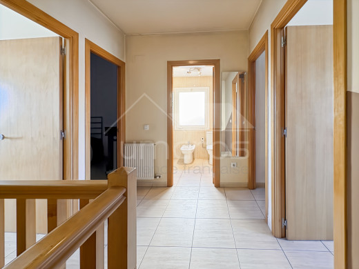Maison en vente à Empuriabrava avec jardin et garage