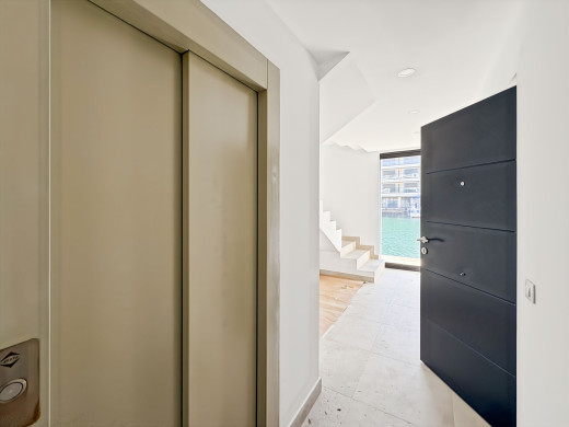 Casa con amarre privado, obra nueva, en Empuriabrava