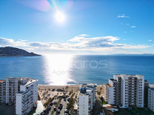 Neue Wohnung, 400m vom Strand entfernt in Roses