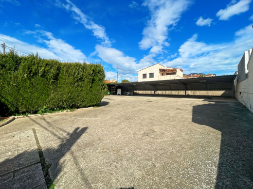 Ensemble immobilier à Roses, proche plage, avec licence touristique