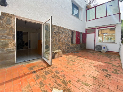 House in Canyelles, 50 metres from the beach and 5 private parking spaces