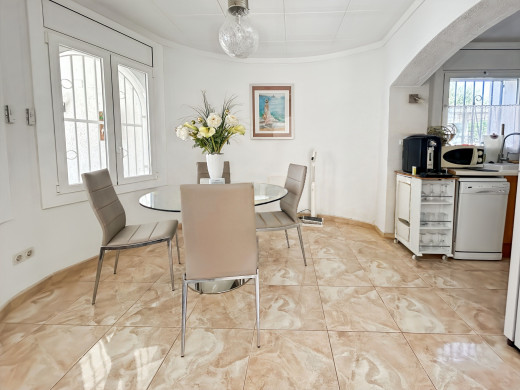 Casa, 4 dormitorios con piscina y garaje