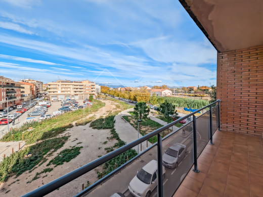 3-bedroom flat with terrace and unobstructed views in Figueres