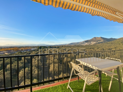 Appartement rénové avec terrasse et vue dégagée à Mas Oliva, Roses