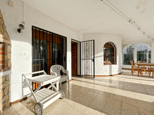 House with private mooring in Empuriabrava