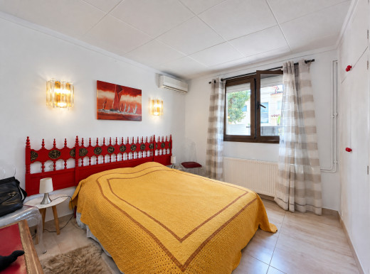 Ebenerdiges Haus mit Pool und Garten in Empuriabrava