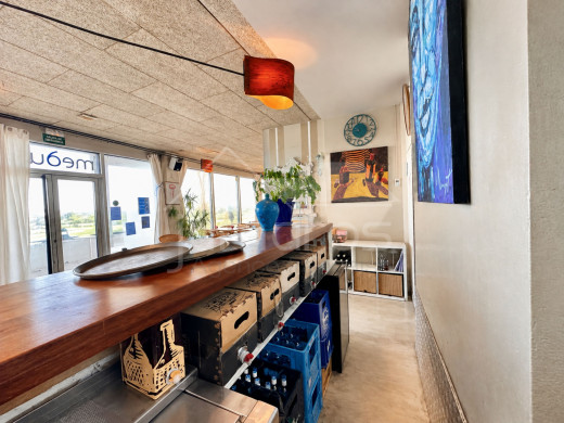 Restaurant en première ligne de mer à L’Escala avec grande terrasse