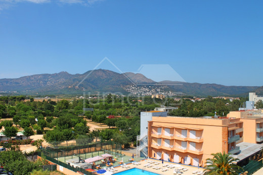 Apartamento vistas mar y montaña cerca de la playa con parking