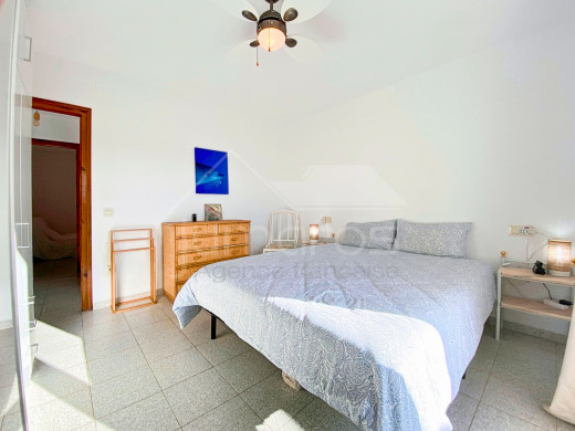 Appartement avec de belles vues, grande terrasse et parking à Empuriabrava