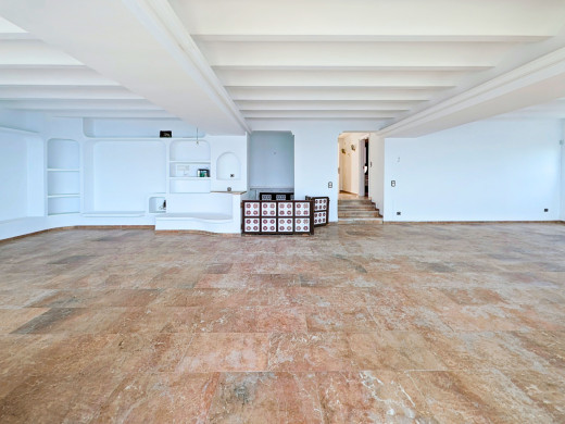 Villa with 180º sea views for sale in Roses, to renovate