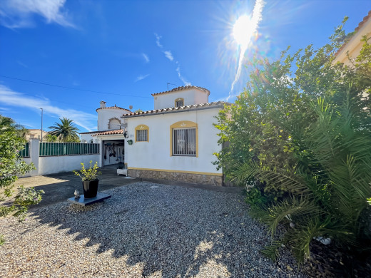 Maison à Empuriabrava avec jardin et garage