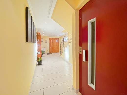 Haus mit Pool, Garten und Garage in Vilamalla