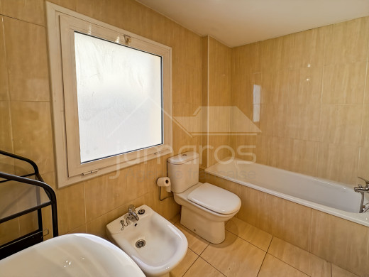 Maison en vente à Empuriabrava avec jardin et garage