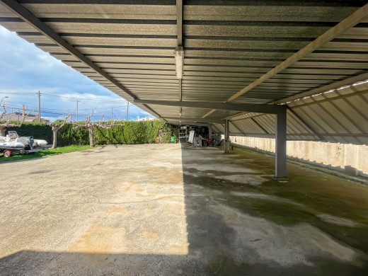 Ensemble immobilier à Roses, proche plage, avec licence touristique