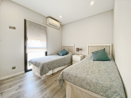 Maison rénovée avec garage et licence touristique dans le centre de Roses