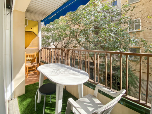 Apartment with a terrace in the centre of Roses, close to the beach